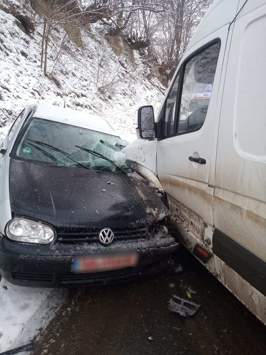 accident grav la laslea - doi răniți duși la spital