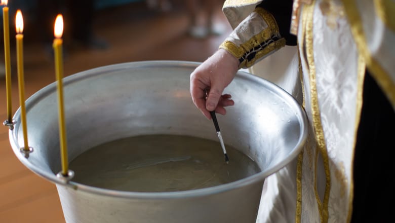 bebeluș înecat în timpul botezului - a fost resuscitat de smurd