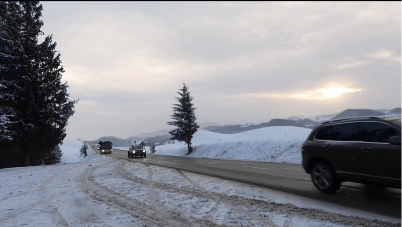 video foto asediu la păltiniș - cozi uriașe pe pârtiile de schi și trafic bară la bară