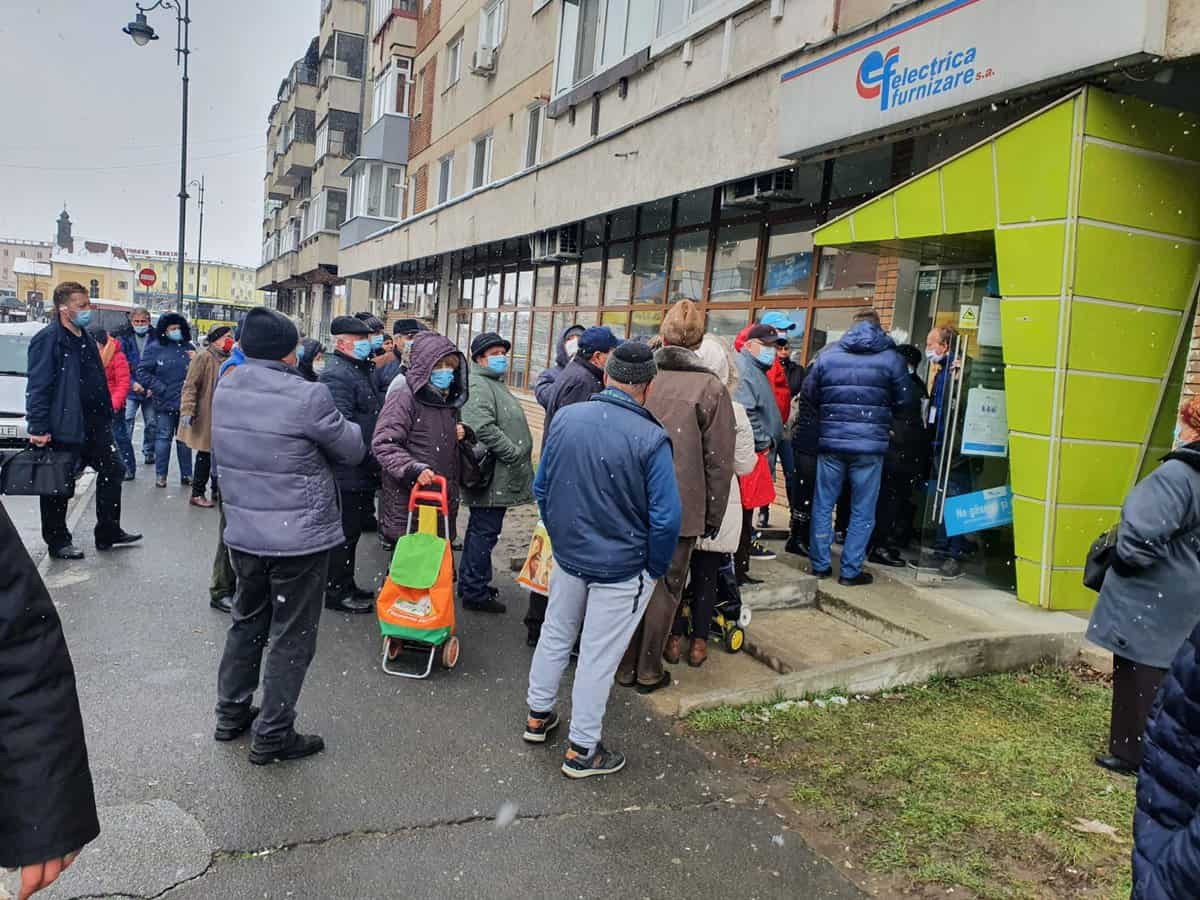 coadă uriașă la sediul electrica furnizare din sibiu