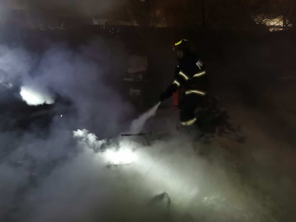 foto: noapte de foc pentru pompierii sibieni - au stins două incendii, în sibiu și săliște