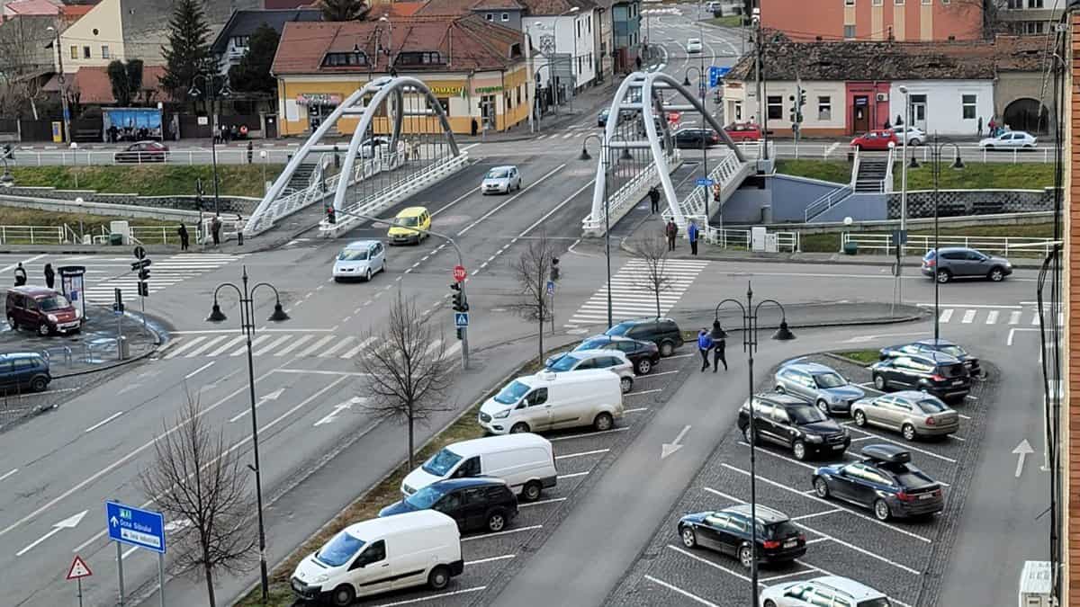 amenzi uriașe pentru cei care parchează pe trotuar fără sa lase loc minimum un metru