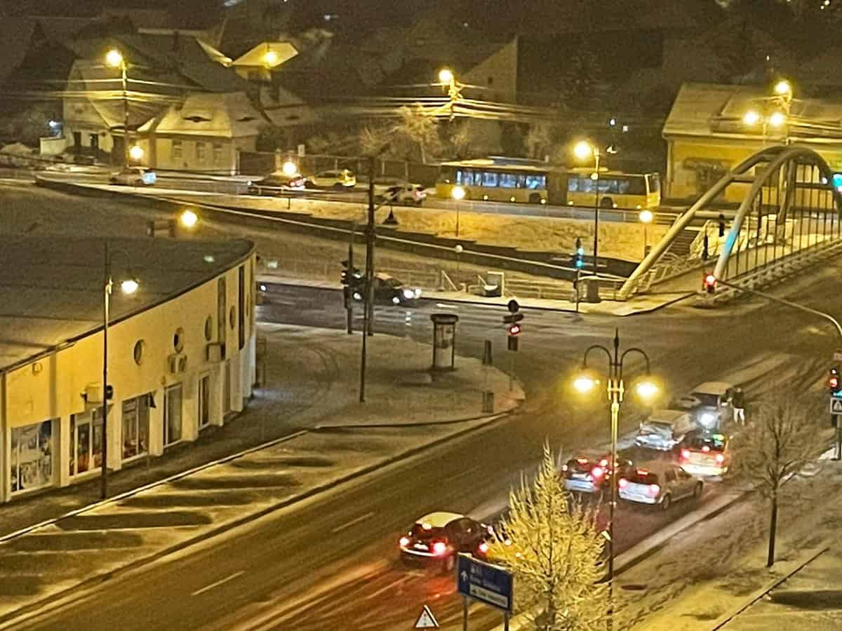 video foto: se circulă în condiții de iarnă - prima tamponare a avut loc la piața cibin