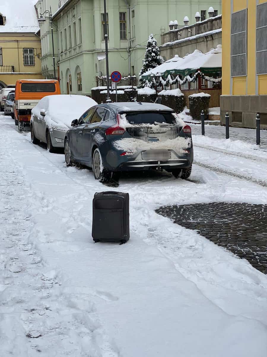 FOTO: Valiză suspectă abandonată în centrul Sibiului - A pus pe jar polițiștii