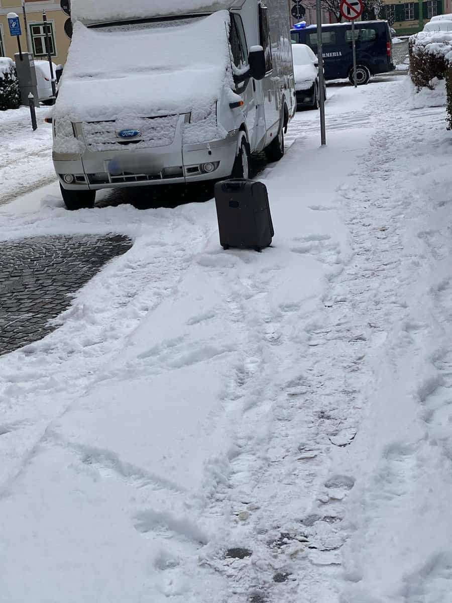 FOTO: Valiză suspectă abandonată în centrul Sibiului - A pus pe jar polițiștii