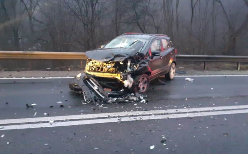 update foto accident pe hula bradului - trei mașini implicate, traficul a fost reluat