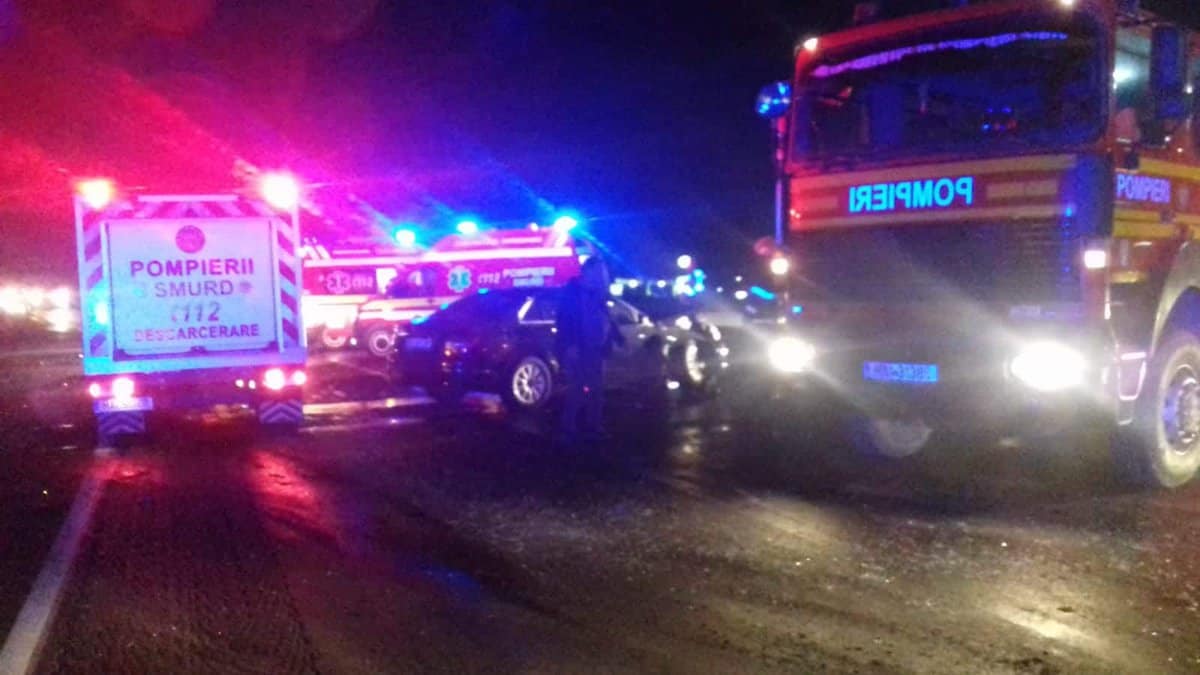 FOTO: Accident mortal pe DN1 la Avrig - Un microbuz s-a izbit de o mașină