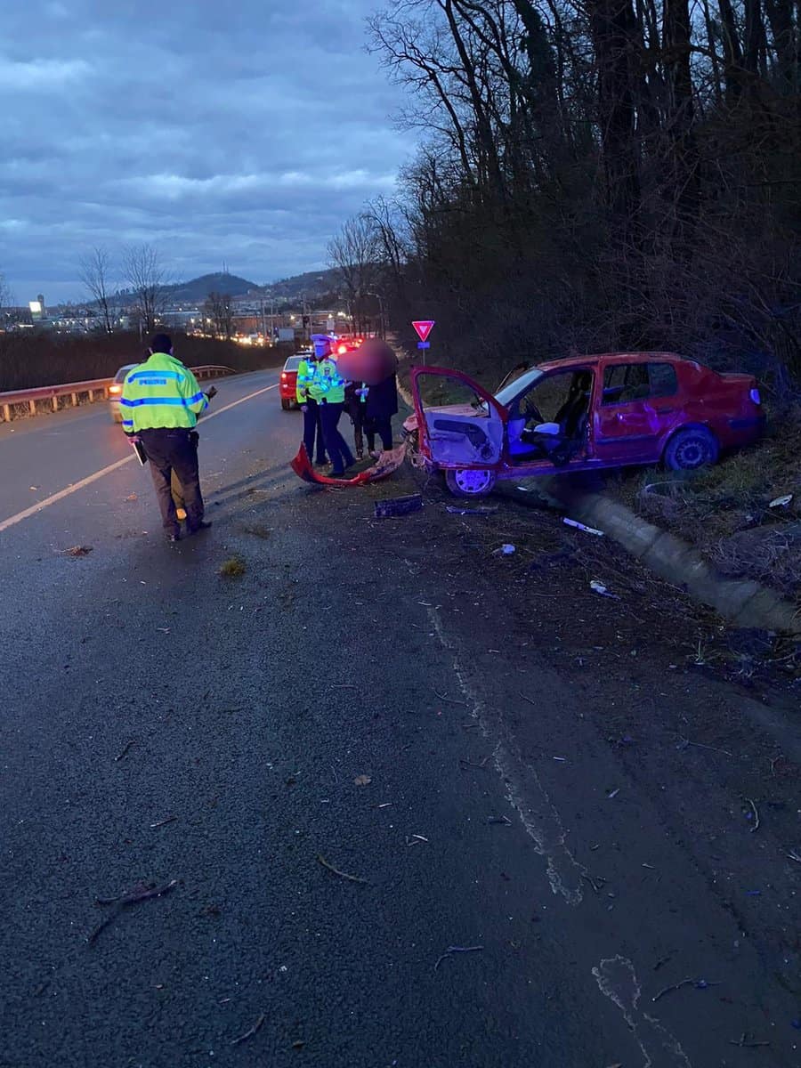 Accident la intrarea în Mediaș - Un vitezoman a intrat prea tare în curbă