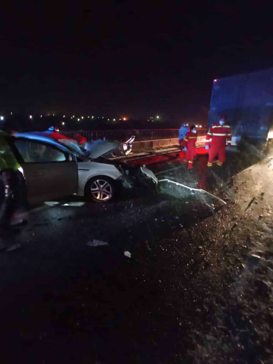 update video foto accident la avrig din cauza depășirii neregulamentare – doi șoferi la spital