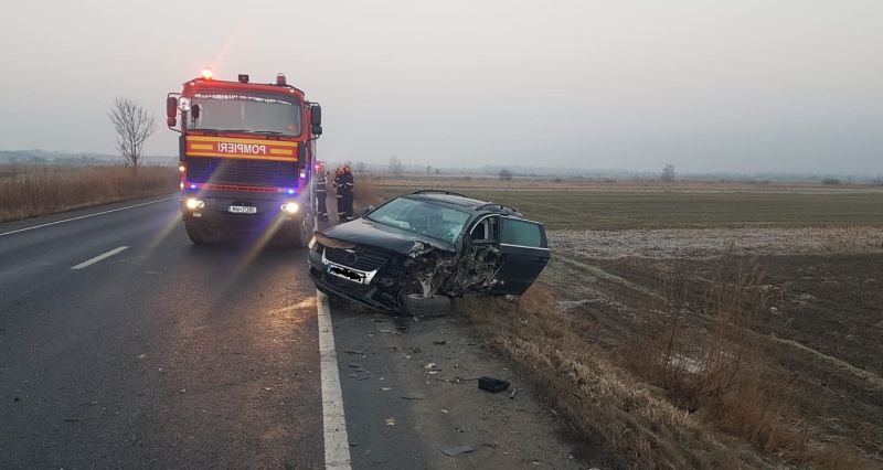 foto accident frontal între două mașini între porumbacu de jos și scoreiu