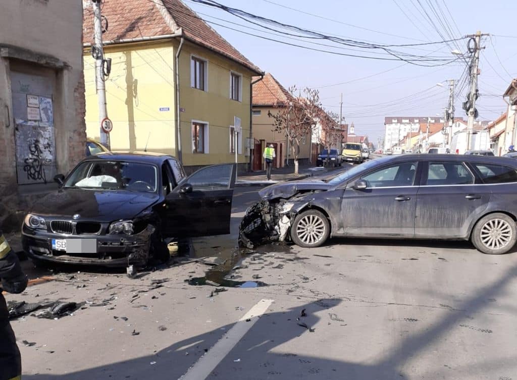 accident în țiglari din cauza unui șofer de 61 ani - două persoane sunt rănite