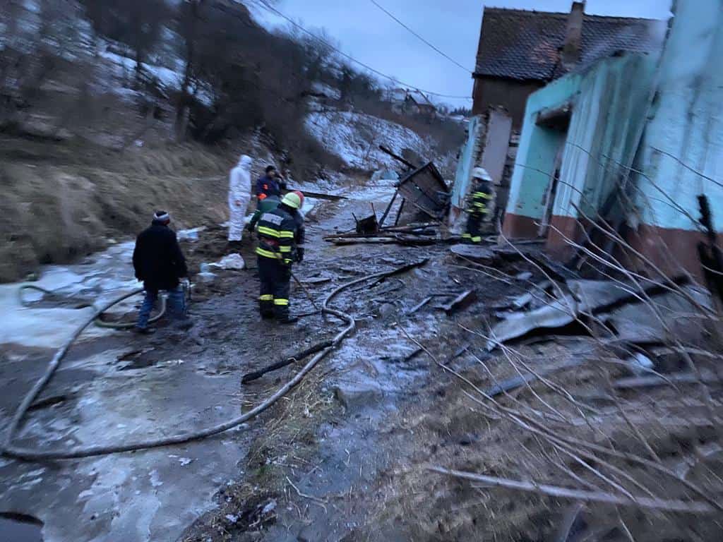 incendiu la poiana sibiului - o casă a ars din temelii