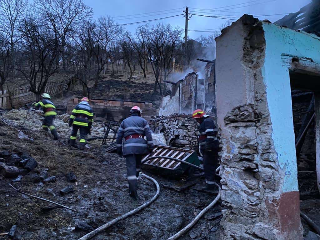 incendiu la poiana sibiului - o casă a ars din temelii