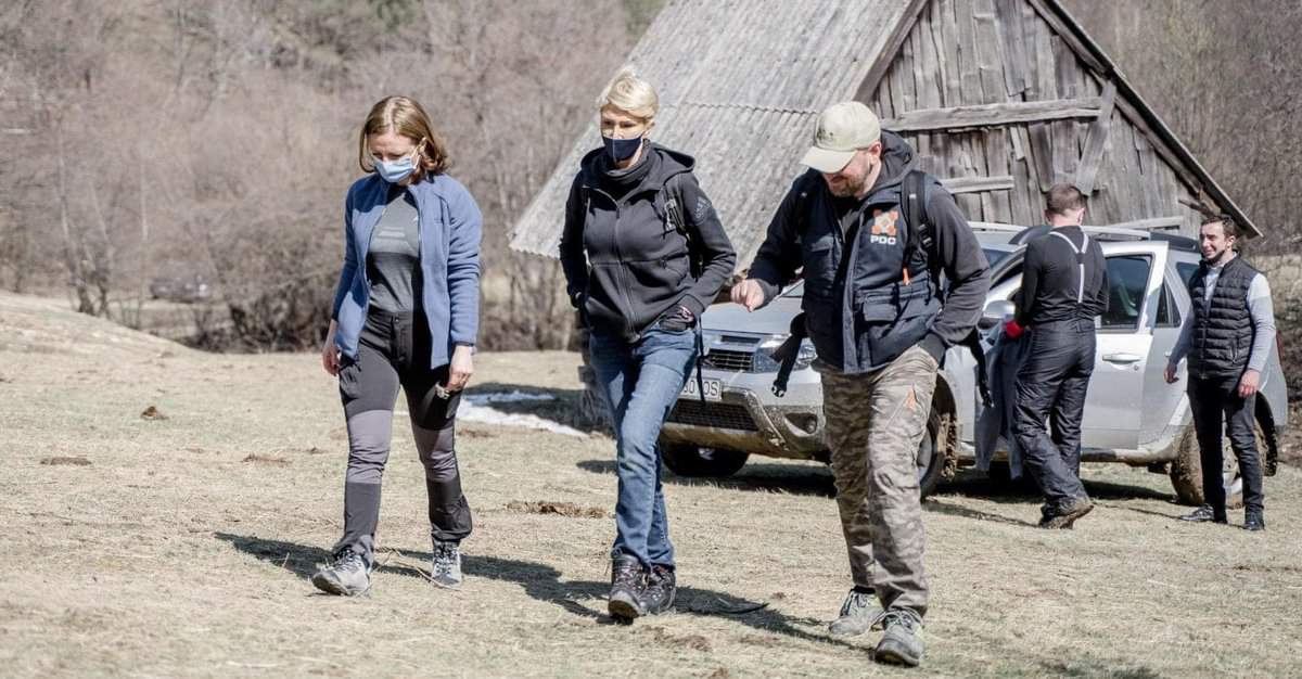 FOTO Adrian Bibu internat cu covid, după ce a plantat pomi alături de Cîmpean și Turcan - Niciunul nu avea mască