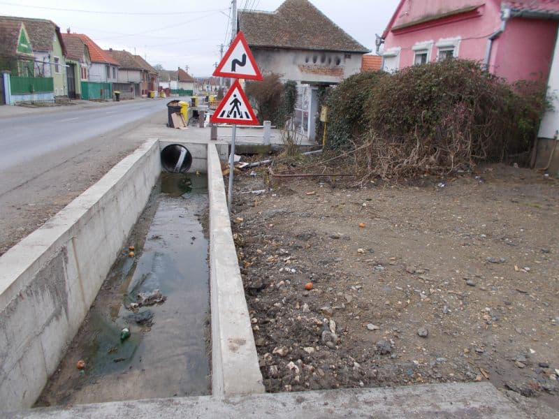 noi probleme la recent inauguratul drum păuca- slimnic - ”au lăsat șanțuri adânci de un metru”