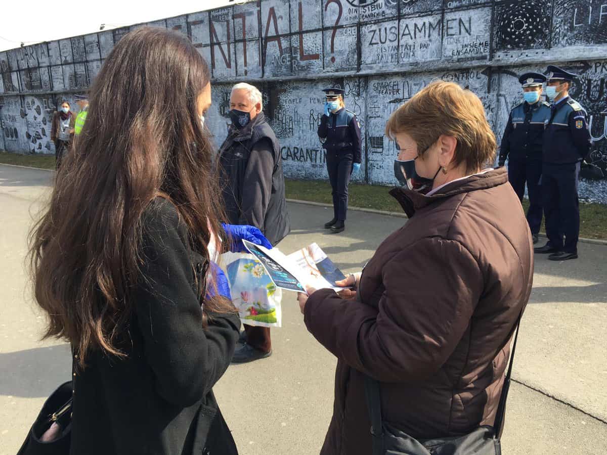 VIDEO Razie în trafic la Sibiu - Bărbații, trași pe dreapta și ''amendați'' de polițiști