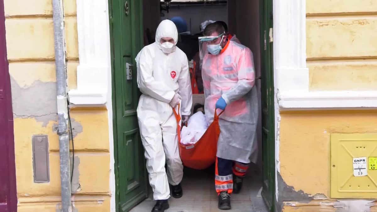 focar de coronavirus – bătrâni infectați cu covid 19 și abandonați într-un azil clandestin din sibiu (video foto)