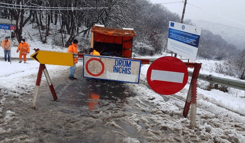 zeci de drumuri naționale din românia închise din cauza ninsorii – restricții de tonaj în unele zone