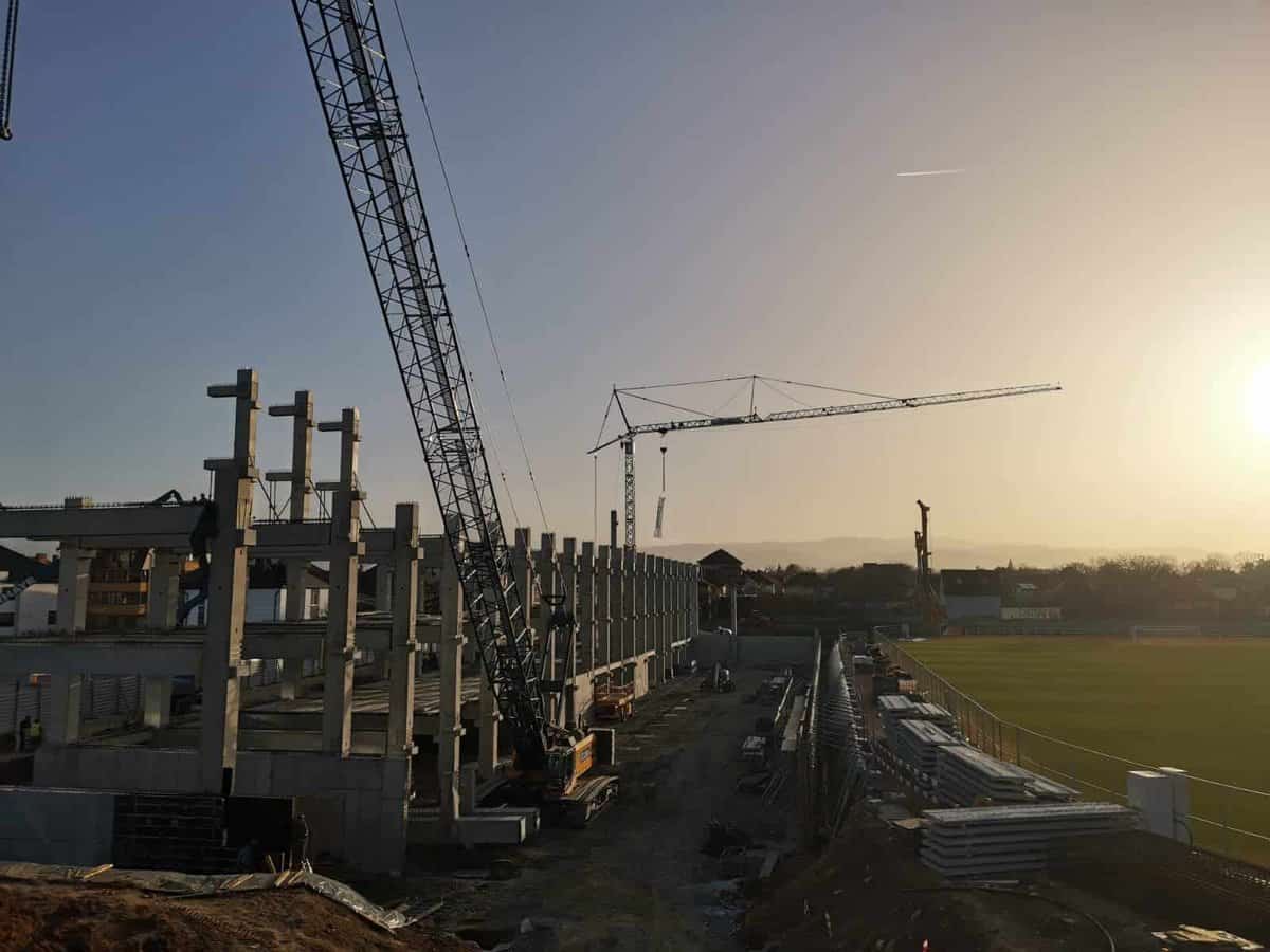 video foto - lucrările de la stadionul municipal - tribuna oficială prinde contur - arena va fi gata în 2022