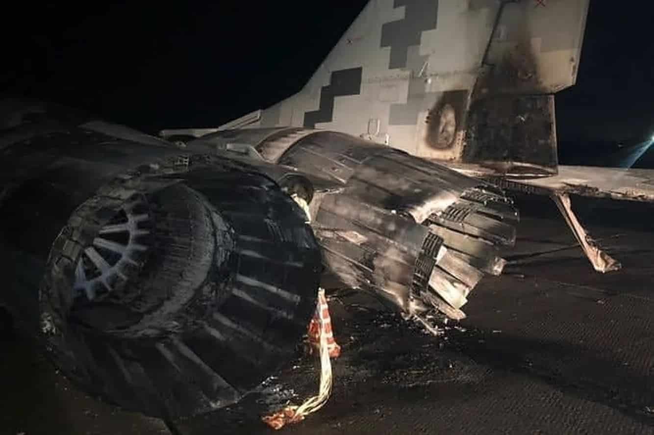 FOTO Cum să distrugi un avion MiG-29 - Ești ucrainean și te îmbeți