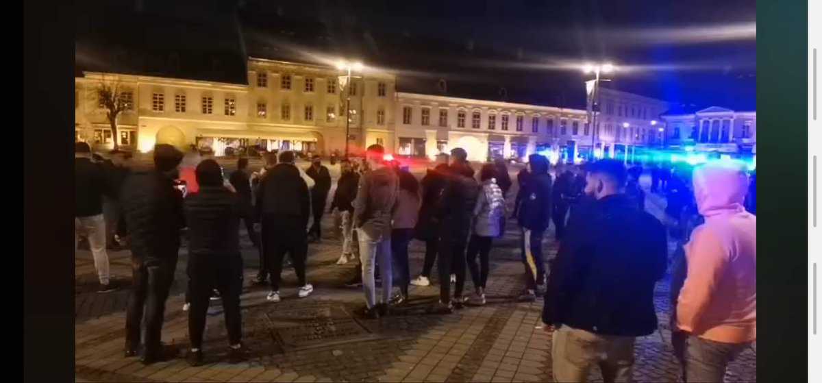 video protest la sibiu împotriva restricțiilor în miezul nopții - se scandează "libertate" - "jos restricțiile"