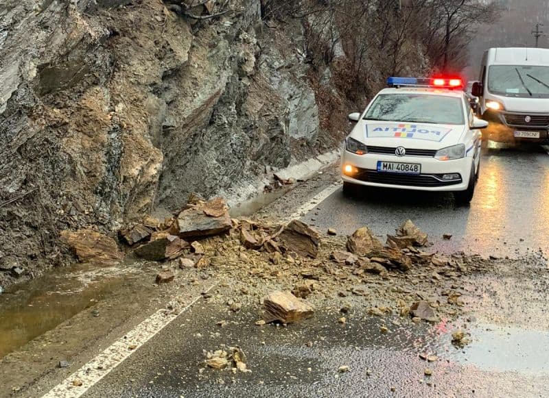 update cad pietre pe valea oltului la boița - traficul a fost reluat