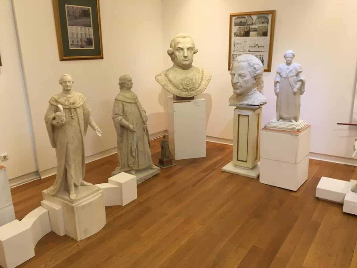 video: un sculptor din oradea va realiza statuia baronului brukenthal de la sibiu