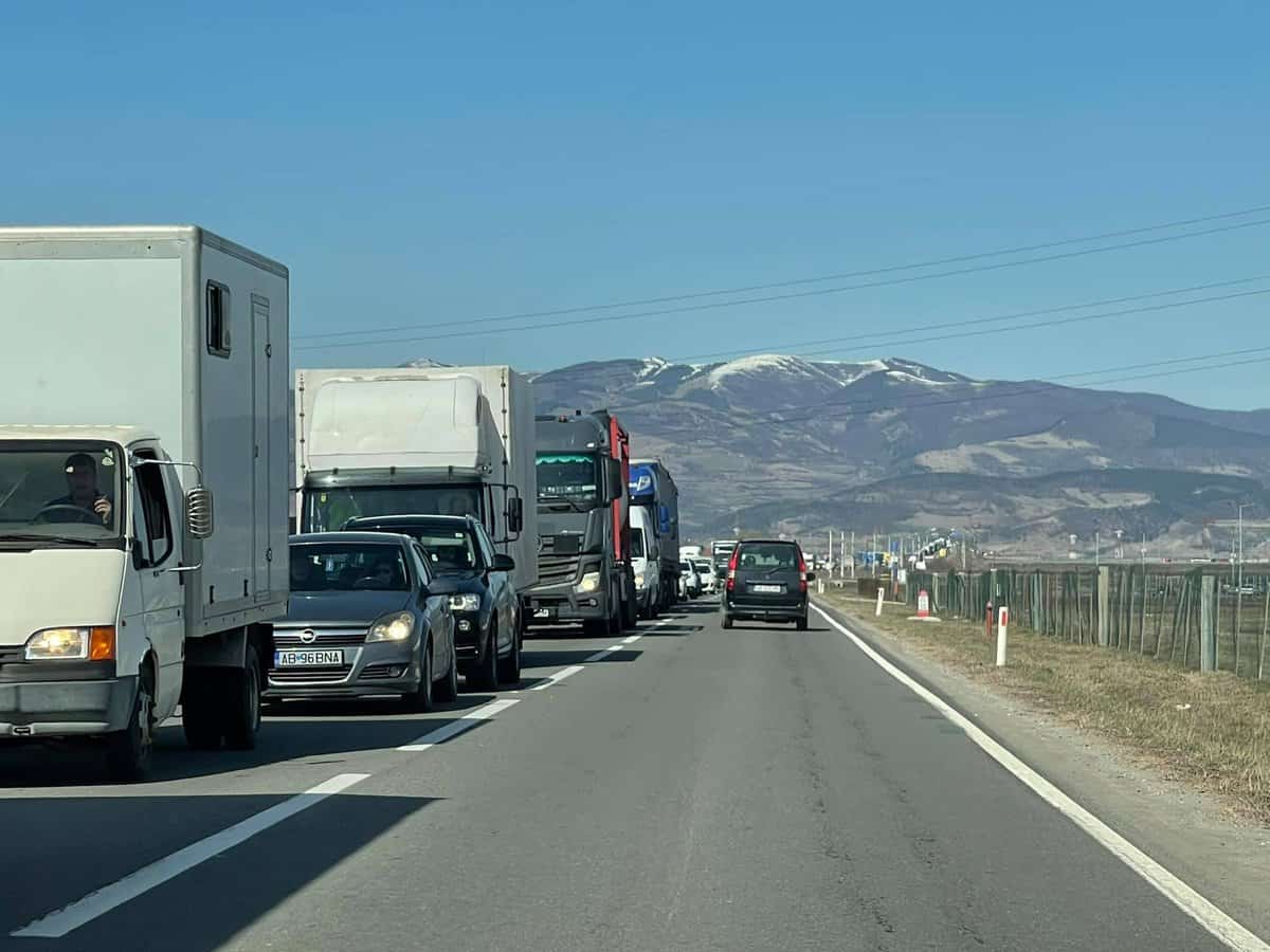 foto: efectul închiderii a1, între sebeș și cunța - cozi imense și trafic bară la bară