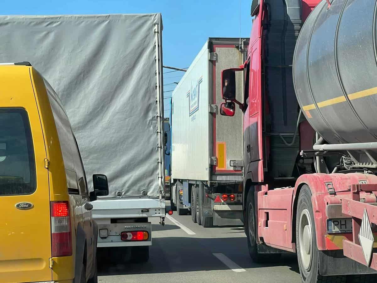 foto: efectul închiderii a1, între sebeș și cunța - cozi imense și trafic bară la bară