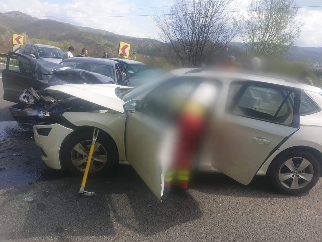 Accident între Sibiu și Rm. Vâlcea - Patru persoane rănite