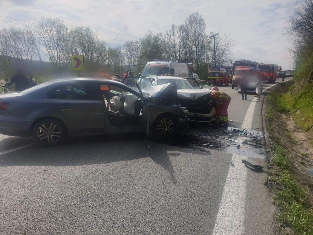 Accident între Sibiu și Rm. Vâlcea - Patru persoane rănite