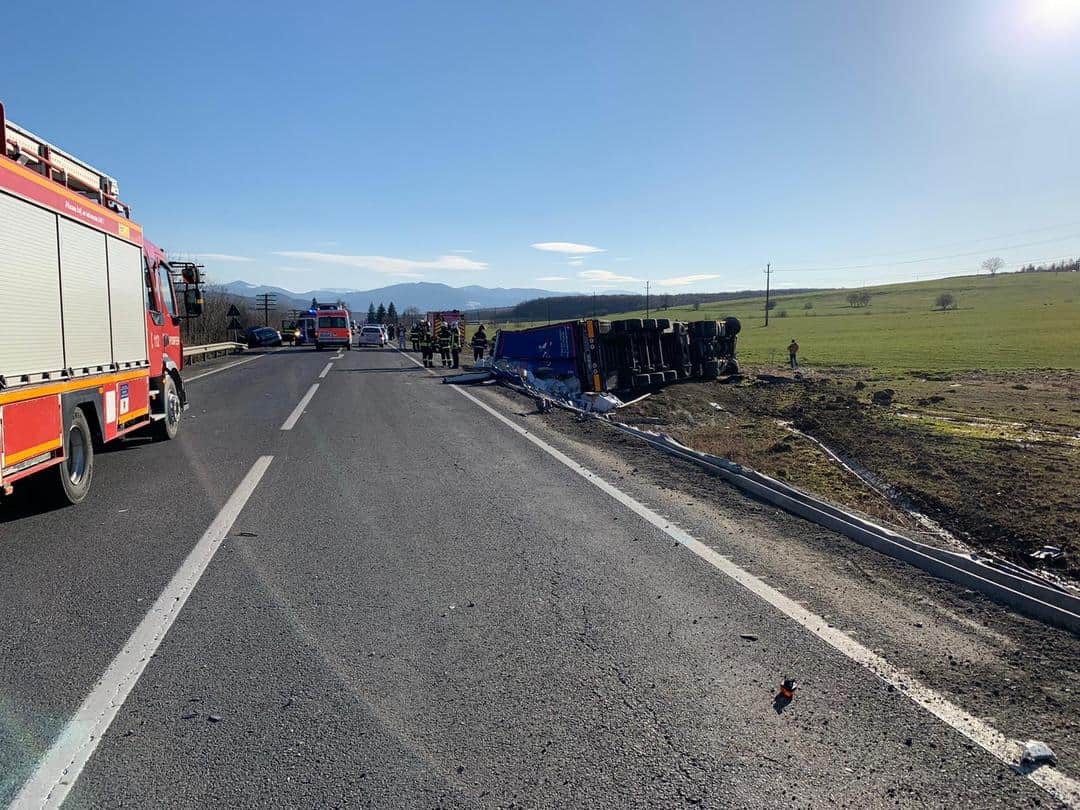 foto - accident cu patru mașini pe dn1 între sibiu și brașov - două persoane rănite