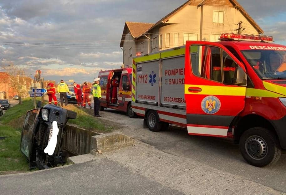 FOTO Autoaccident la Cristian - Un șofer beat a intrat într-un cap de pod