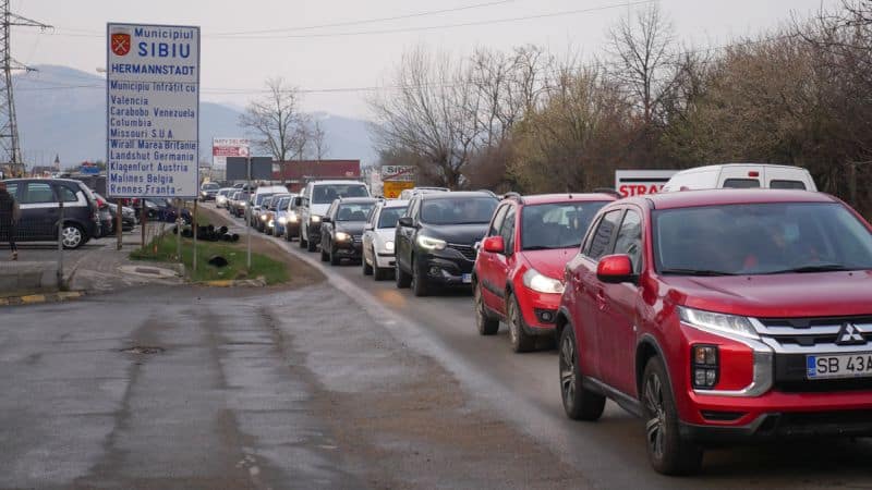 video foto prima zi de carantină la cisnădie - trafic aglomerat în cartierul arhitecților - „e o mare prostie”