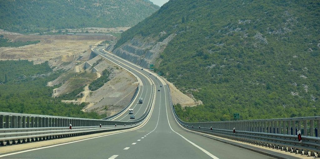 şase firme "se bat" pentru lotul trei al autostrăzii sibiu – piteşti. o firmă din turcia are cel mai mare punctaj