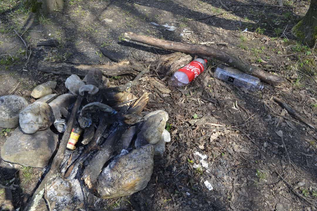 FOTO - Dezastru ecologic pe Valea Sevișului - Gunoaie la tot pasul - Râul este efectiv ''sufocat'' de mizerie