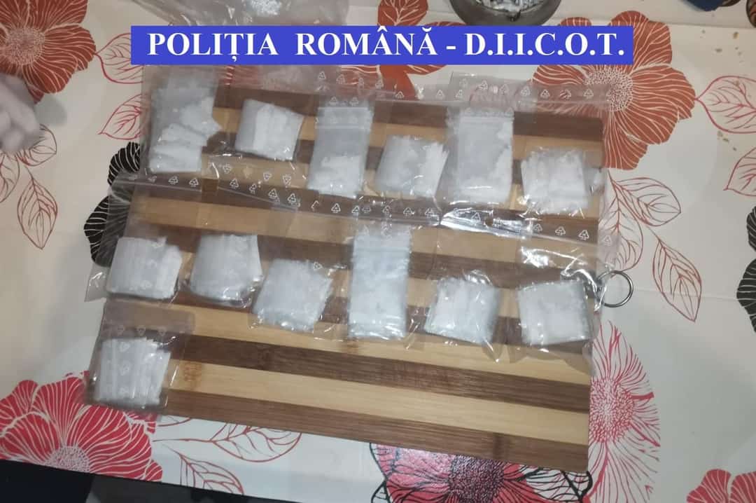 video: zeci de percheziții la sibiu - traficanți de droguri săltați de mascați - au fost găsite arme, bani și cannabis