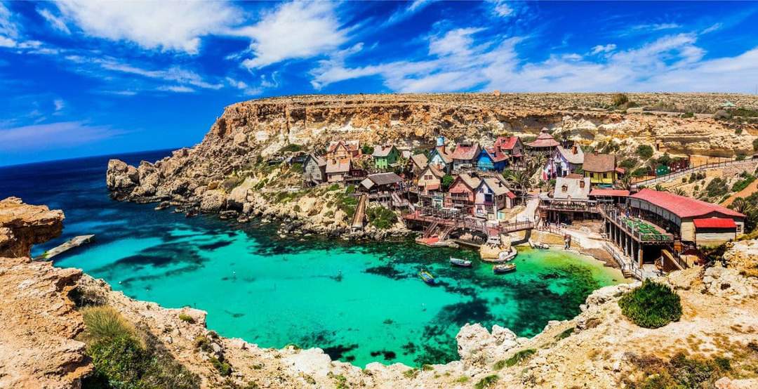 bani de cazare pentru turiștii care vizitează malta în vară