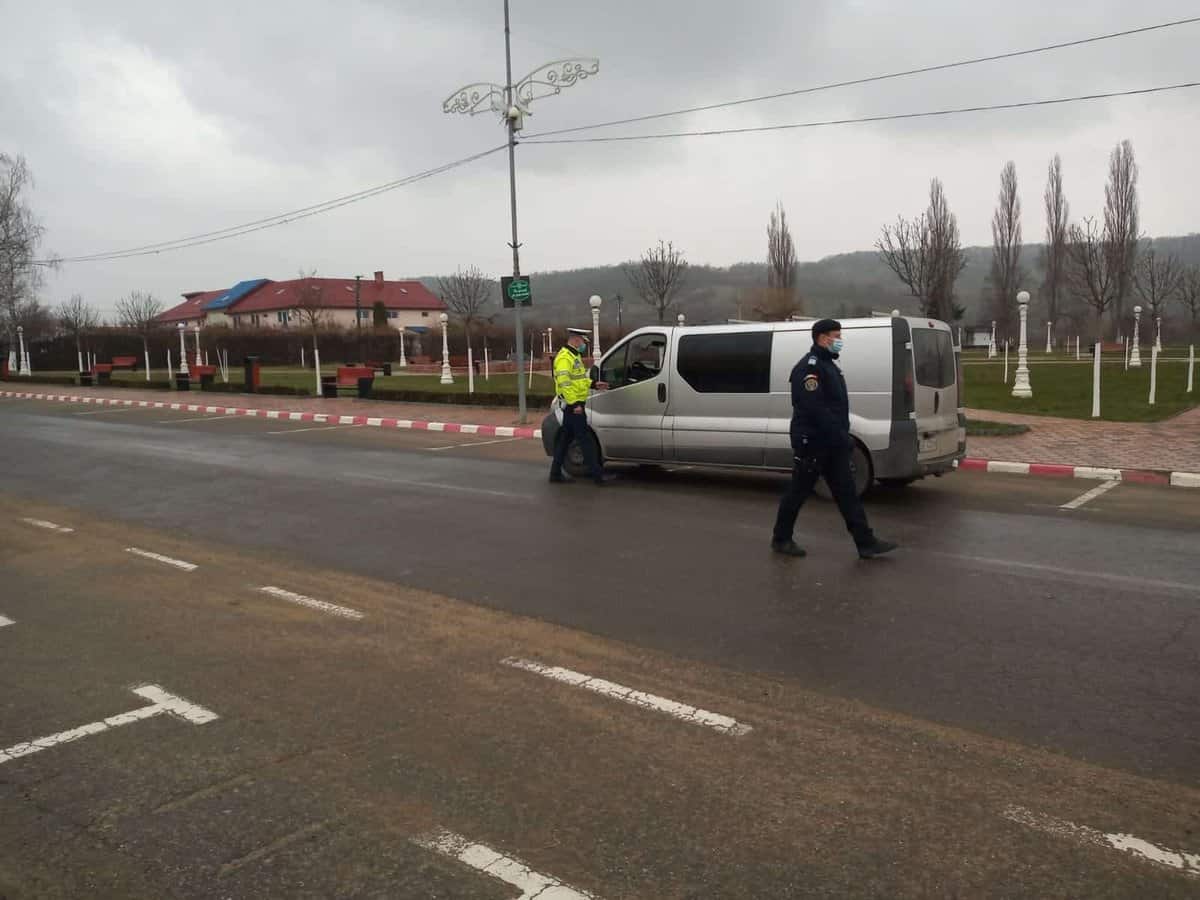 mulți polițiști pe străzi în acest weekend la sibiu - catolicii au voie afară până la ora 02:00