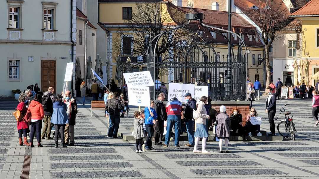 protest eșuat la sibiu - s-au adunat doar câteva persoane