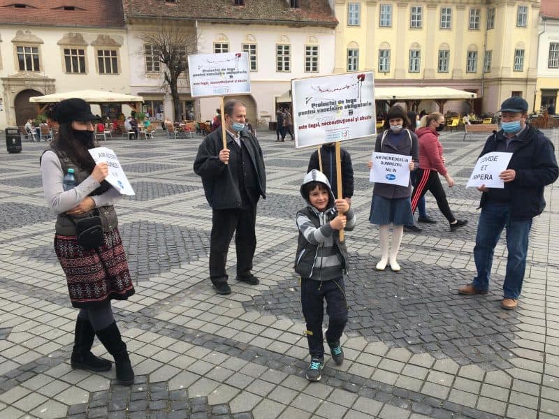 video foto protestul împotriva restricțiilor la sibiu, un eșec - participanți foarte puțini