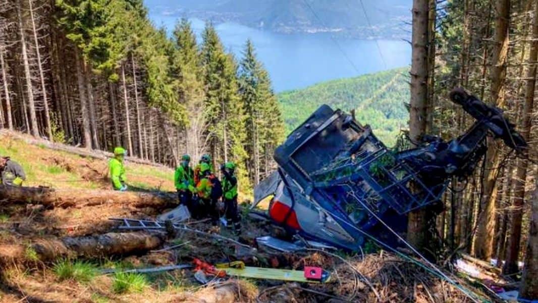 tragedie cu cel puțin 13 morți în italia - o telecabină s-a prăbușit