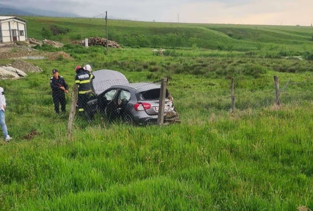 accident la cârțișoara - un cisnădian a intrat cu mașina în gard