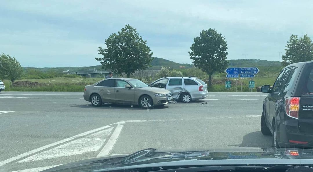 Accident pe DN1 la Șelimbăr - Un șofer transportat la spital