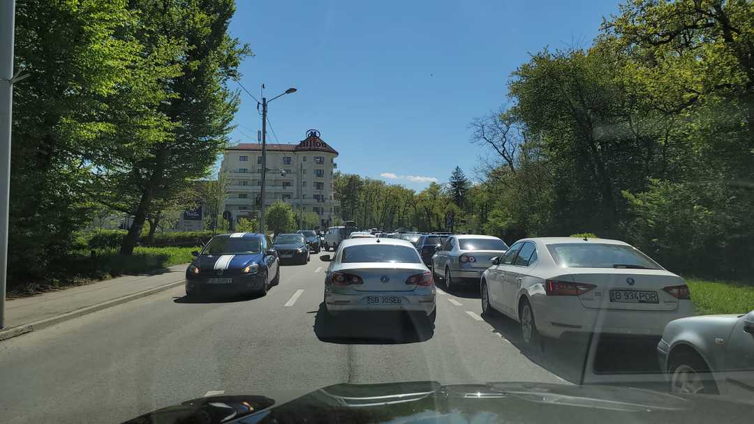 VIDEO FOTO: Vremea bună i-a scos pe sibieni din case - Aglomerație în zona muzeului în aer liber