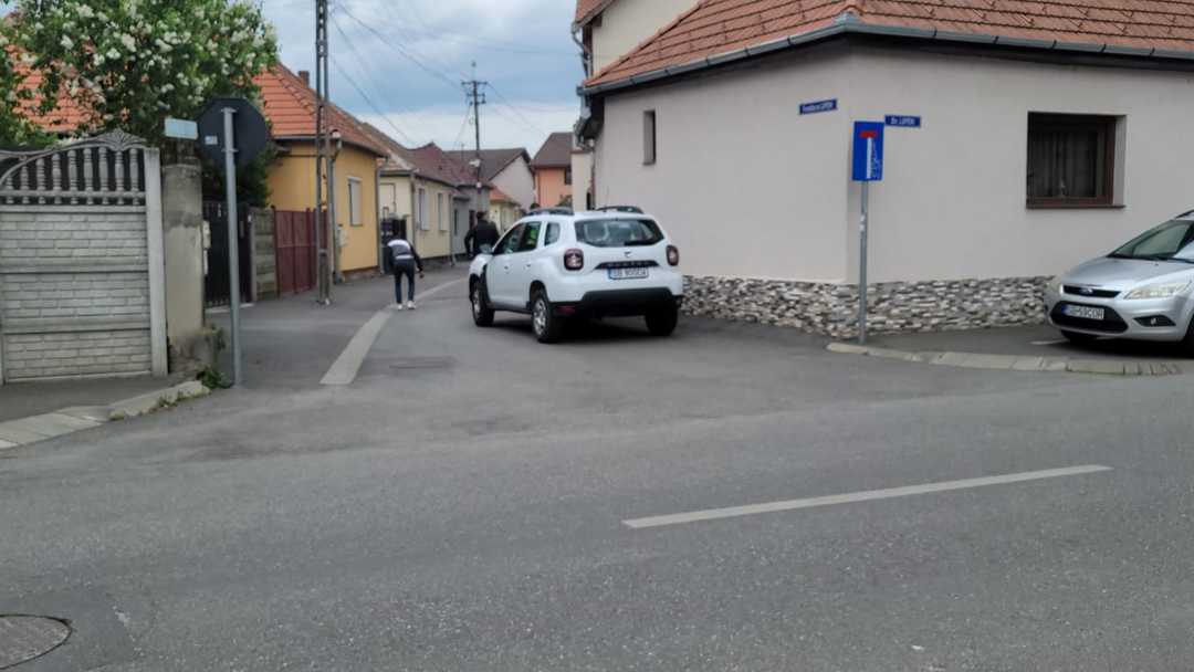 video foto: bătaia de pe fundătura lupeni - suspecții aduși pe stradă pentru reconstituiri (exclusiv)