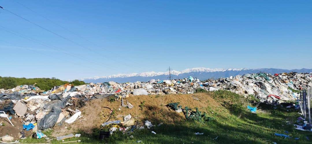 foto: pădurea din dealul gușteriței, plină de gunoaie - „e partea nevăzută a sibiului”