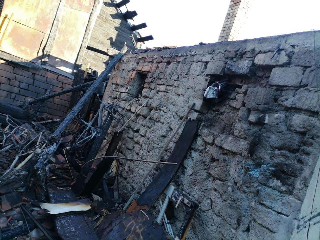 Familia din Cristian care a rămas fără casă în urma unui incendiu - „Am pierdut tot, avem nevoie de ajutor”