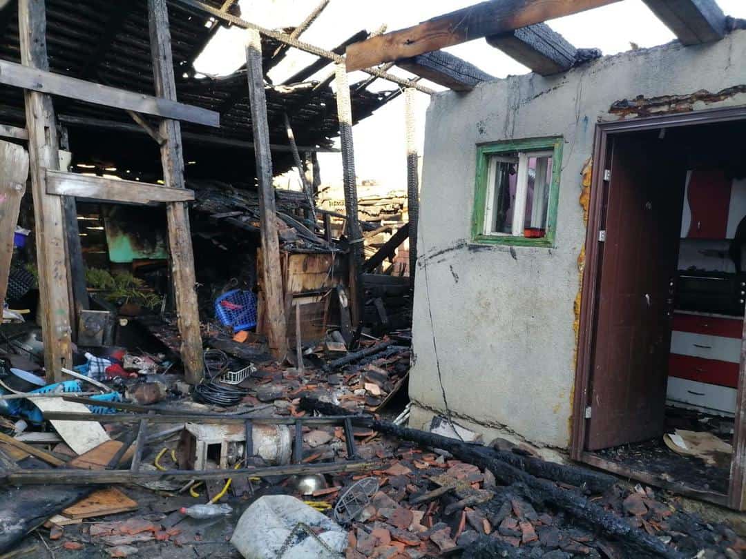 Familia din Cristian care a rămas fără casă în urma unui incendiu - „Am pierdut tot, avem nevoie de ajutor”