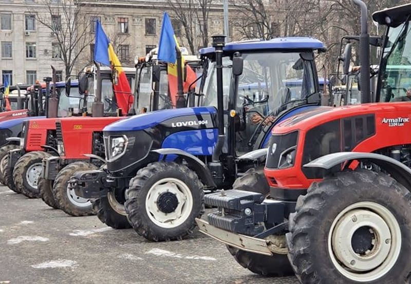 protest cu tractoare la palatul parlamentului